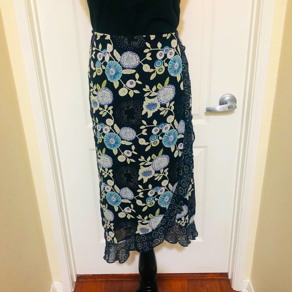 👇🏻$Reduced to lowest price. Floral spring/summer skirt with a ruffles